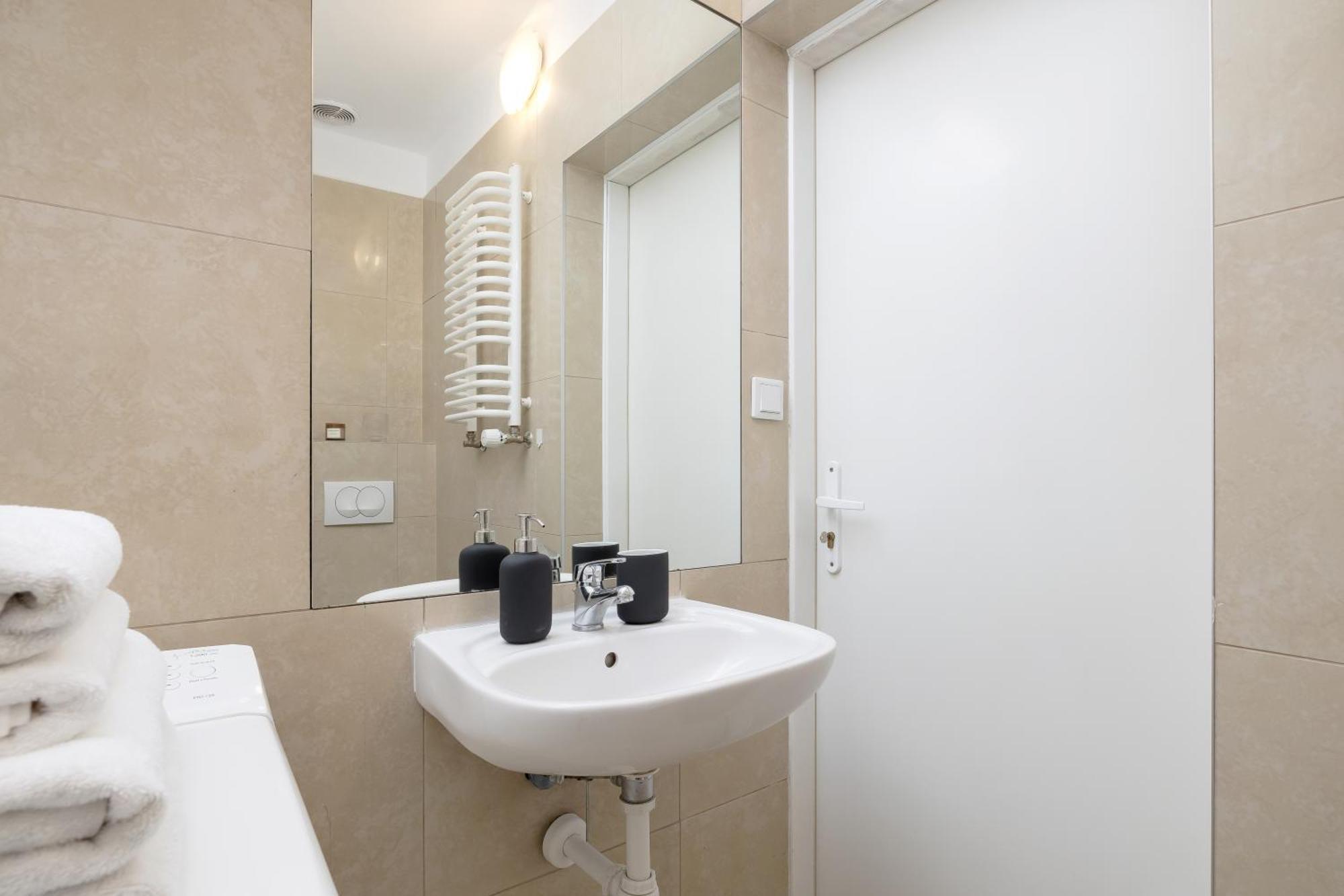 Studio Apartment With Ac - Dluga 65 Krakow Dış mekan fotoğraf
